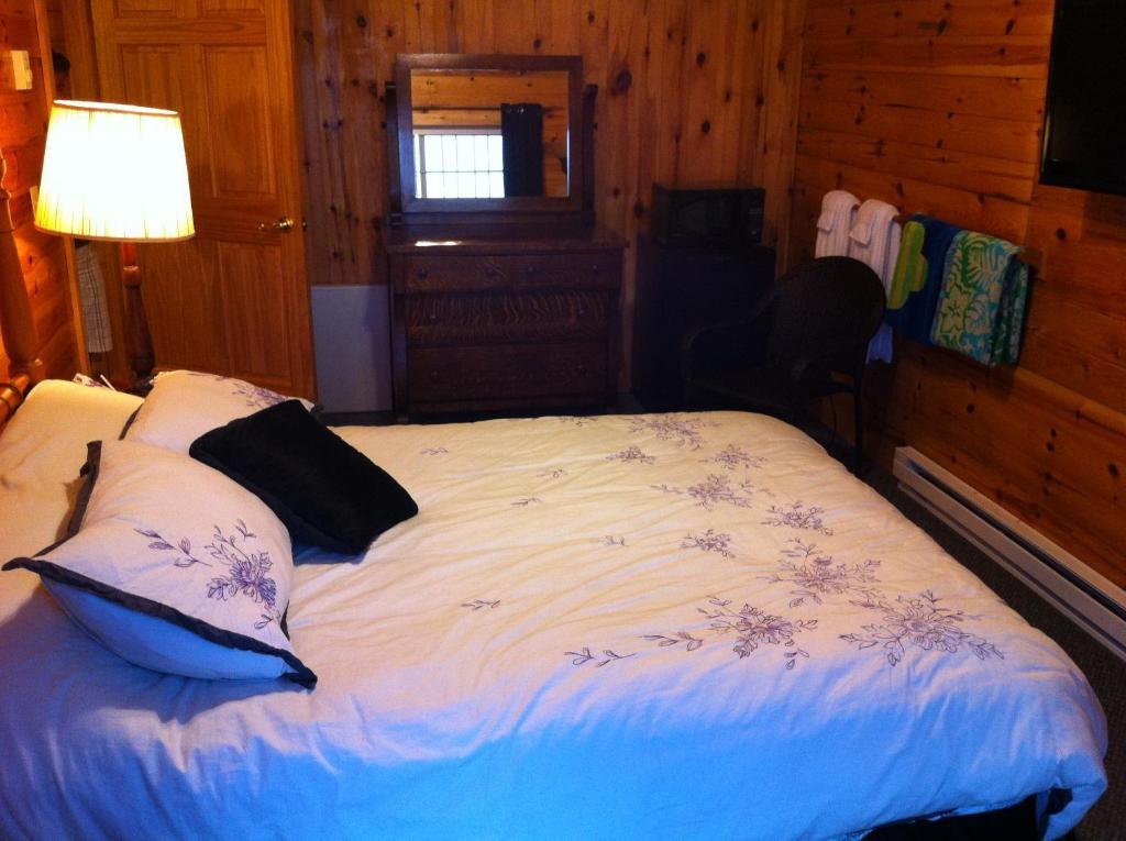 Lake Lauzon Resort Blind River Номер фото