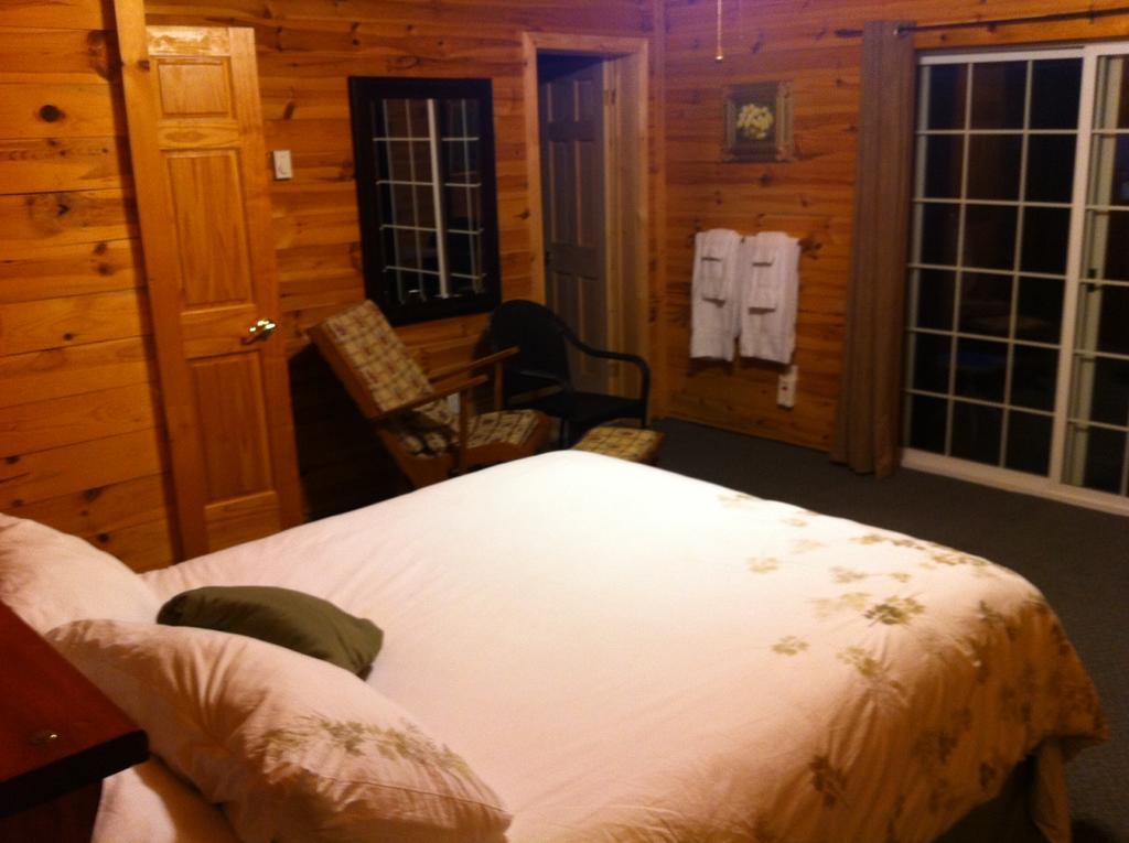 Lake Lauzon Resort Blind River Номер фото